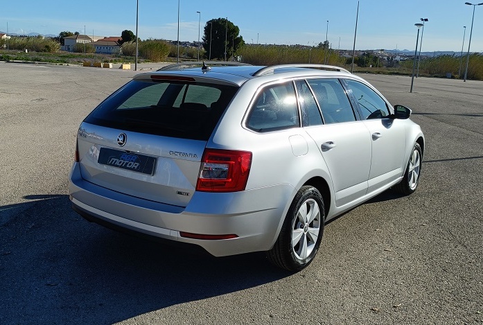 SKODA Octavia 1.5 TSI DSG GTEC Ambition - Imagen 9